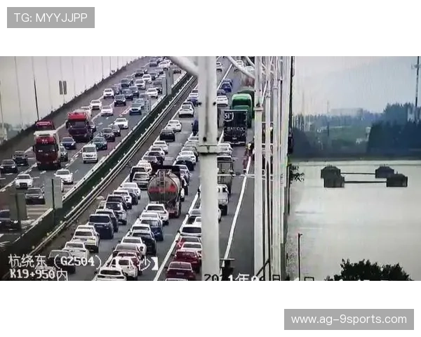 “快艇冲浪:东三叉湖赛场成为极速竞速的最佳舞台” “快艇冲浪:东三叉湖赛场成为极速竞速的最佳舞台”